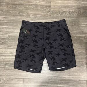 Greg Norman black camo golf shorts. Size 36. NWT